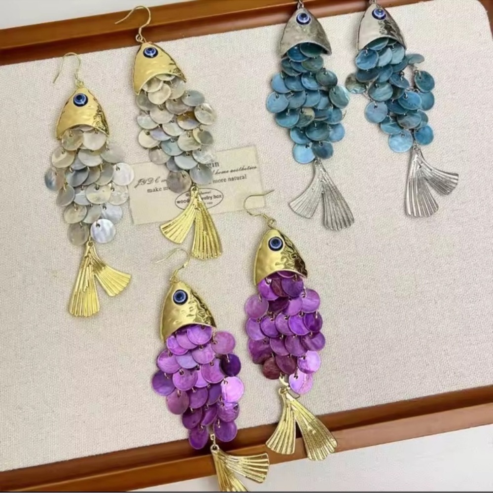Perla Fish Goddess Gold Earrings - Picture 3 of 8
